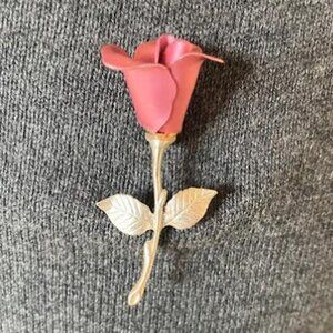 Beautiful Avon pink metal rose brooch
